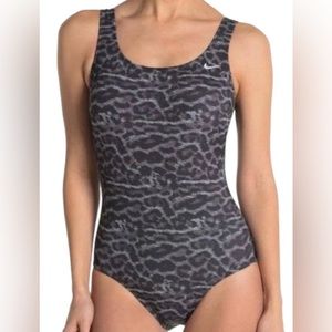 NIKE Woman’s one piece NWTO